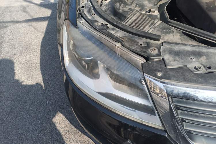 Used Volkswagen Passat 2009 2.0L MFI Automatic Luxury Edition Right Front Headlight
