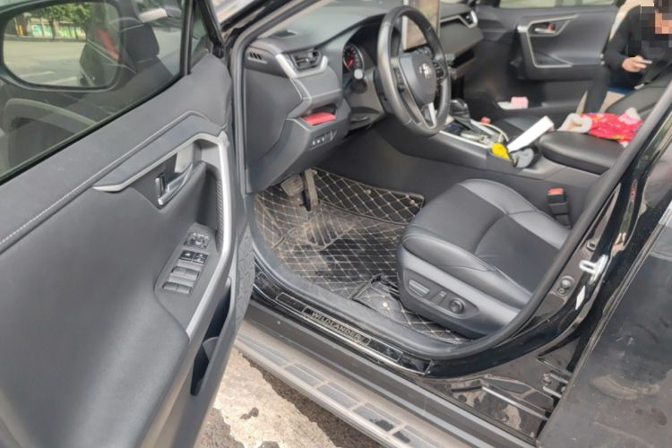 Used Toyota Wildlander 2022 2.0L CVT Two-Wheel Drive Luxury PLUS Edition Driver Seat