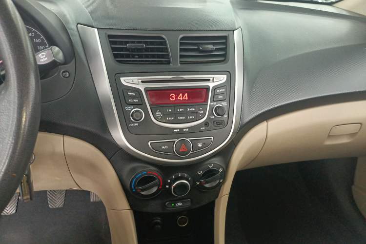 Used Hyundai Verna (older generation) 2014 1.4L Manual Smart GLS Trim
