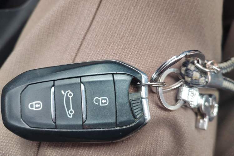 Used DS 6 2014 1.6T Luxury Edition THP160
