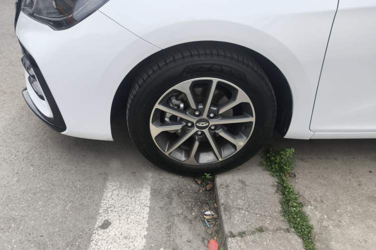 Used Chery Arrizo 5 2025 Excellence Version 1.5L CVT Fashionable Edition Left Front Wheel Hub