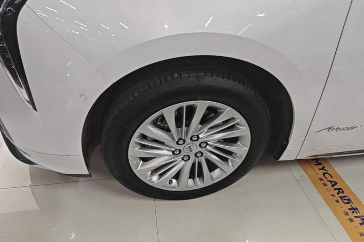 Used Buick Century 2023 2.0T Six-Seater Yinshi Edition Left Front Wheel Hub