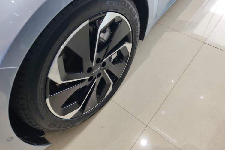 Used Zeekr 001 2022 Ultra-Long Range Dual-Motor YOU Version Left Front Wheel Hub