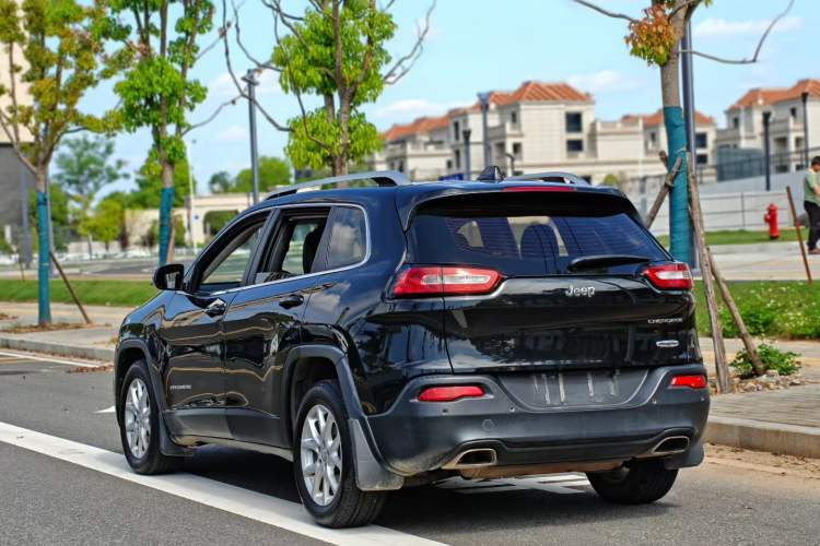 Used Jeep Cherokee 2016 2.4L Leading Edition
