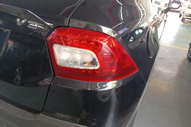 Used Brilliance V3 2020 1.6L Manual Classic Model Exterior 3