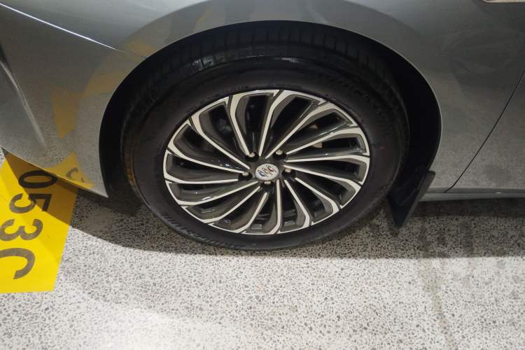 Used Buick LaCrosse 2023 28T Prestige Edition Left Front Wheel Hub