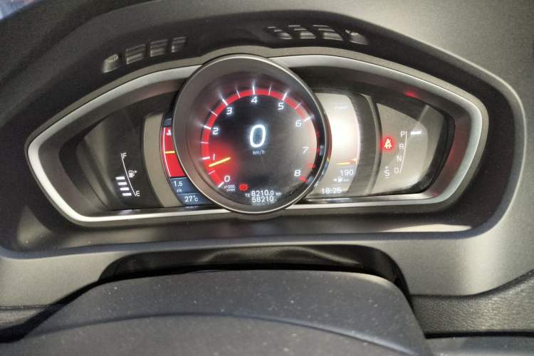 Used Volvo V40 2014 Cross Country T5 AWD Smart Luxury Edition Instrument Cluster