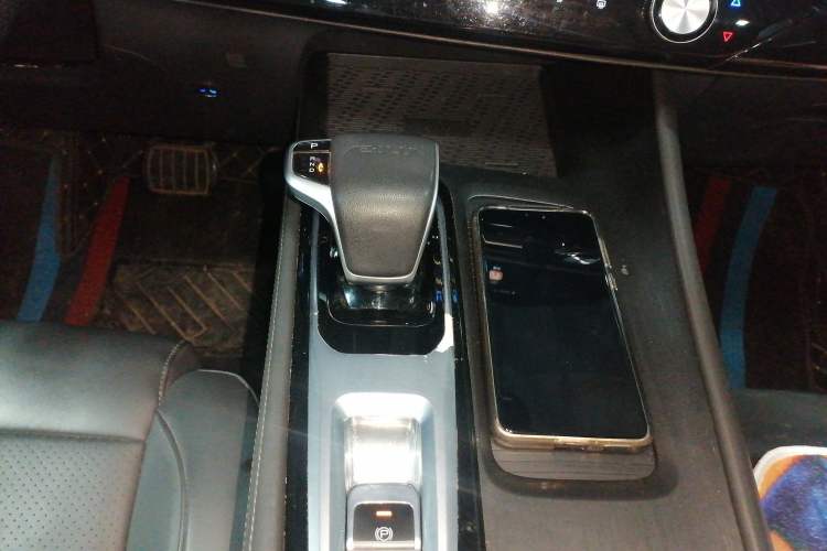 Used Dongfeng Aeolus Huge 2022 Mach Dual-Motor 1.5T MHD Dare-to-Dream Edition