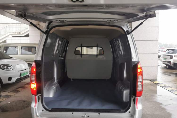 Used Wuling Hongguang V 2022 1.5L Jingqu Edition Enclosed-Window Vehicle with Electric Power Steering LAR
