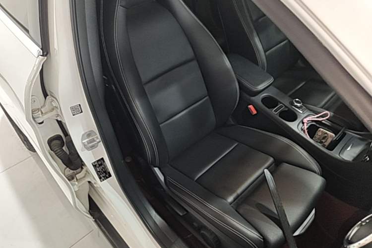 Used Mercedes-Benz GLA 2016 GLA 200 Fashion Model Right Front Seat