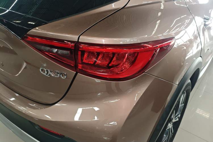 Used Infiniti QX30 2018 1.6T Two-Wheel Drive Extreme Edition Exterior 3