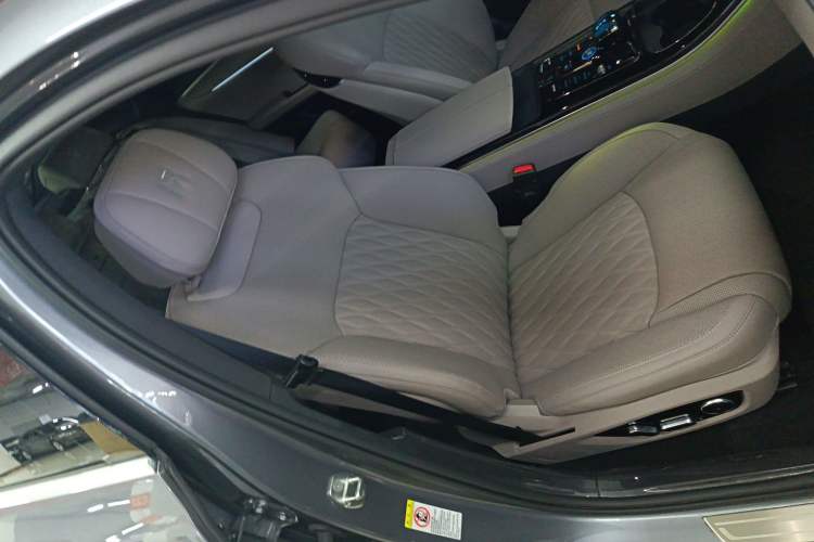 Used BYD Han 2025 DM-i 125KM Prestige Model Right Front Seat