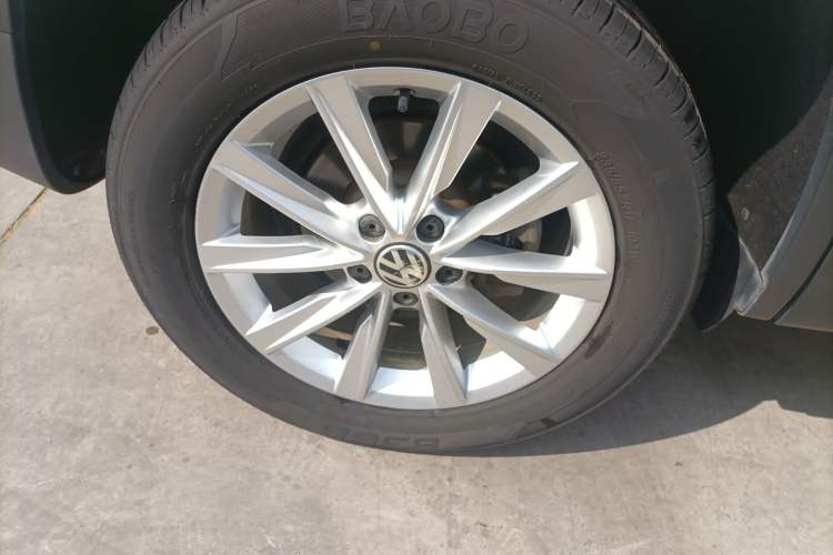 Used Volkswagen Tiguan 2016 280TSI Automatic Two-Wheel-Drive Silk Road Style Edition Right Rear Wheel Hub