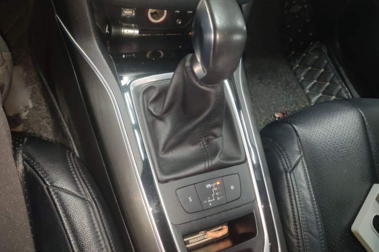 Used Peugeot 408 2014 1.8L Automatic Luxury Edition Gear Lever