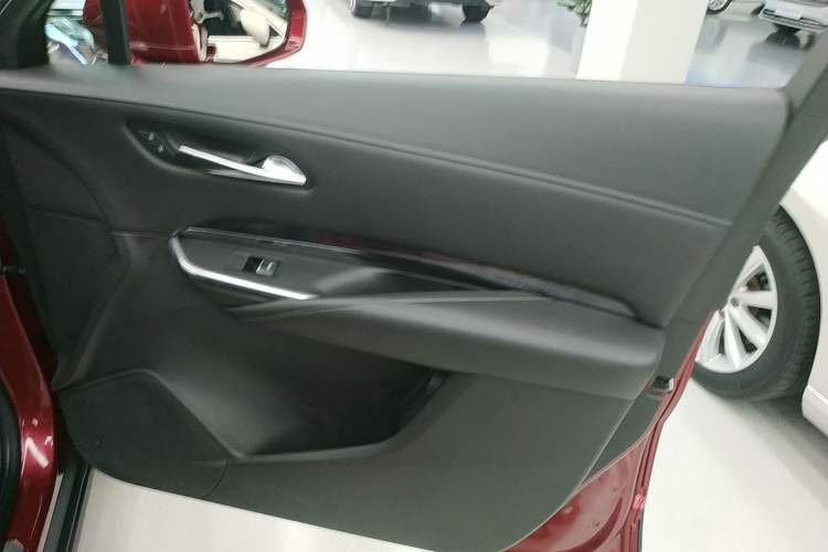 Used Cadillac XT4 2018 28T Two-Wheel Drive Tech Version