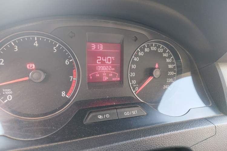 Used Volkswagen Santana 2015 1.6L Manual Fashion Edition Odometer Close Up