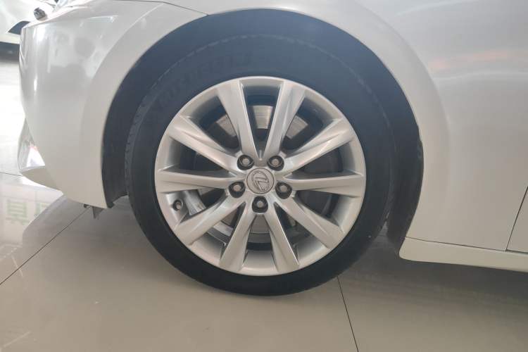 Used Lexus IS 2015 200T Leading Edition Exterior 4