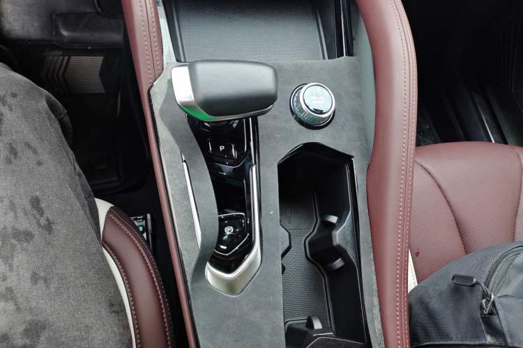 Used Geely Auto Monjaro L 2021 2.0TD DCT EVO Two-Wheel Drive Prestige Version Gear Lever