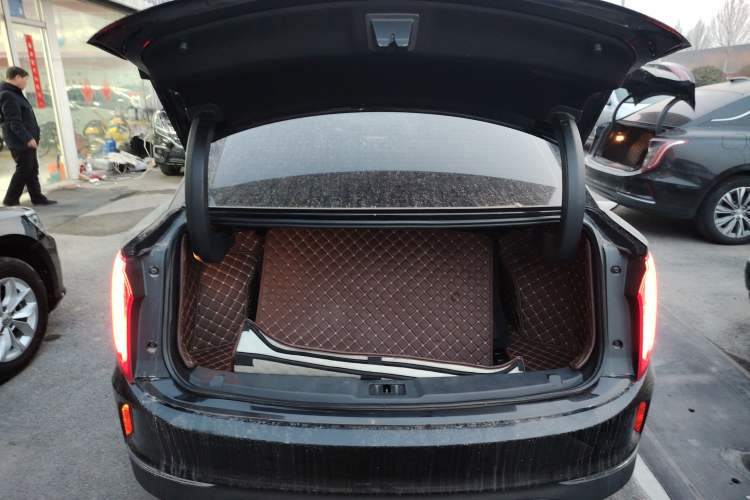 Used Hongqi E-QM5 2022 431 km Charge & Enjoy Edition
