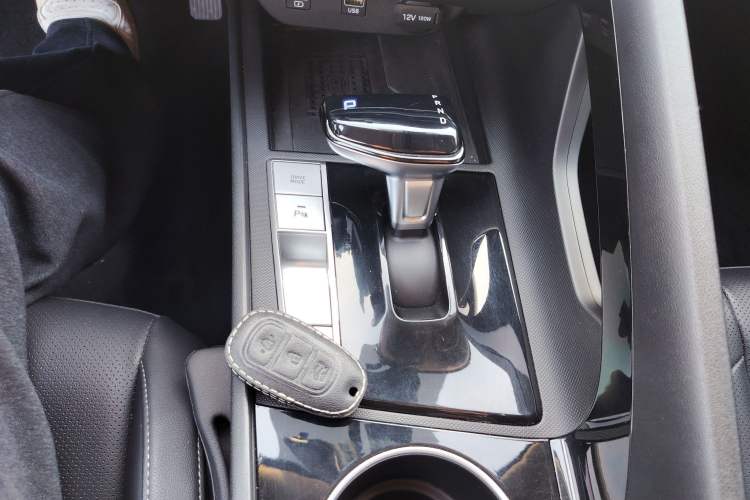 Used Hyundai Elantra 2021 1.5L CVT LUX Prestige Edition
