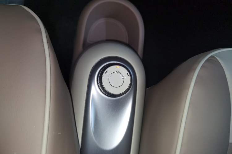 Used Wuling Hongguang MINIEV 2025 Four-Door Version Advanced Edition Gear Lever