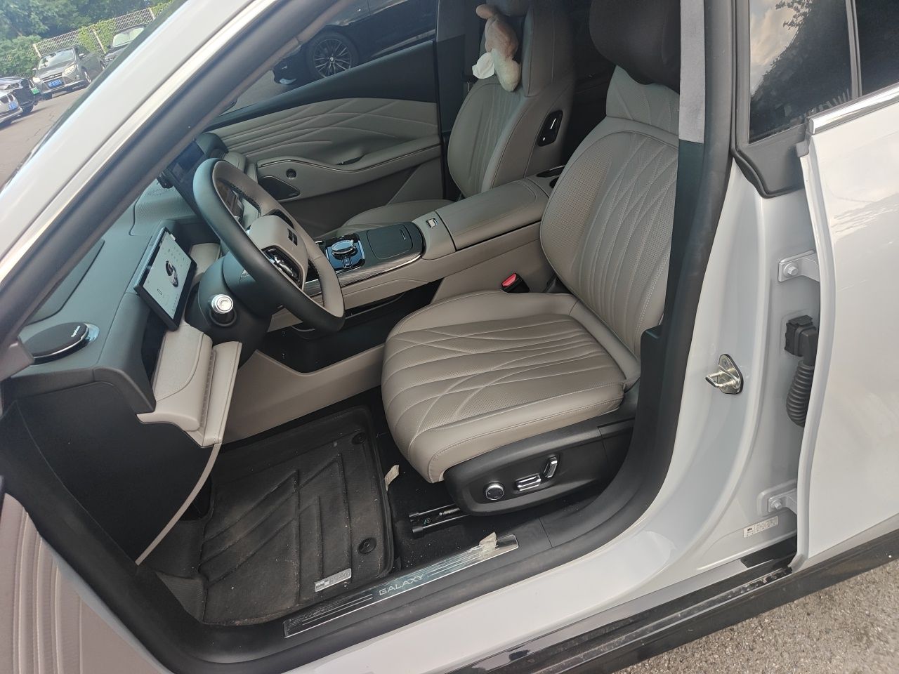 Geely Galaxy 8 2025 130km EM-i Flagship Edition — снимка 12