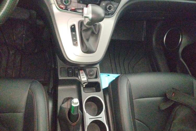 Used Haval M6 2019 1.5T DCT Two-Wheel Drive Value Edition China VI Standard Gear Lever