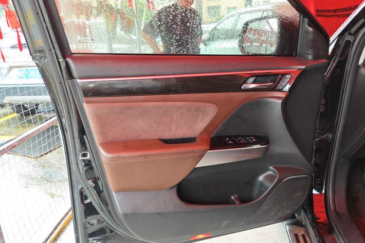 Used GAC Trumpchi GS8 2017 320T Two-Wheel Drive Luxury Smart Connectivity Version (7 Seats)
