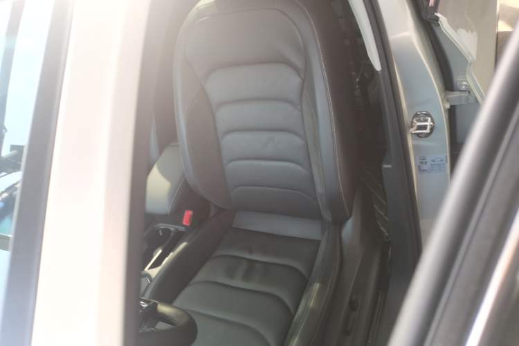 Used Volkswagen Tiguan L 2019 Updated Version 330TSI Automatic Two-Wheel Drive Panoramic Comfort Edition China VI Standard Left Front Seat