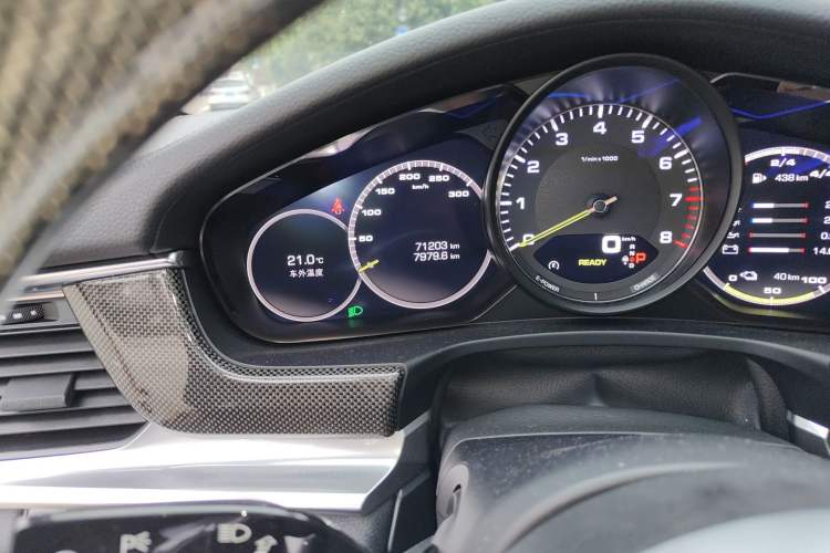 Used Porsche Panamera 2017 Panamera 4 E-Hybrid Executive Long Wheelbase 2.9T Odometer Close Up