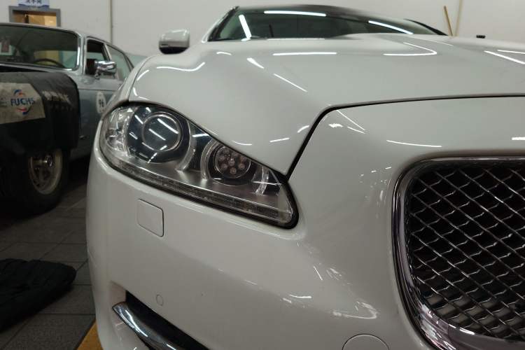 Used Jaguar XJ 2014 XJL 3.0 SC Two-Wheel-Drive Panoramic Business Edition Right Front Headlight