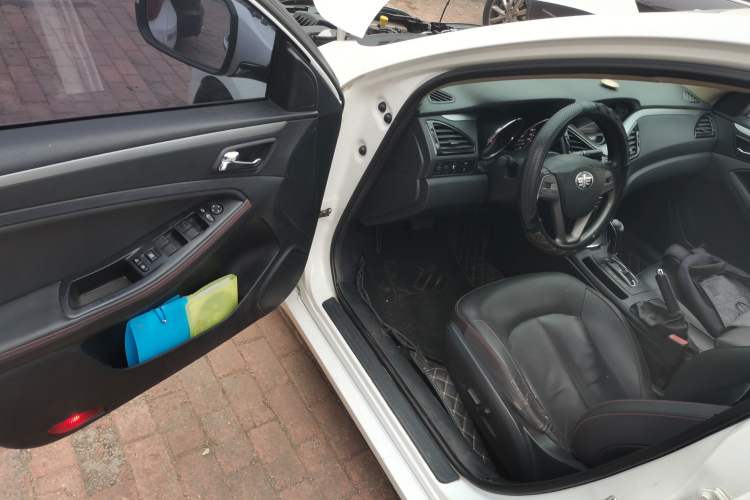 Used Bestune B70 2014 2.0L automatic luxury version
