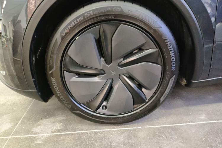 Used Tesla Model Y 2025 Long-Range All-Wheel Drive First Edition
