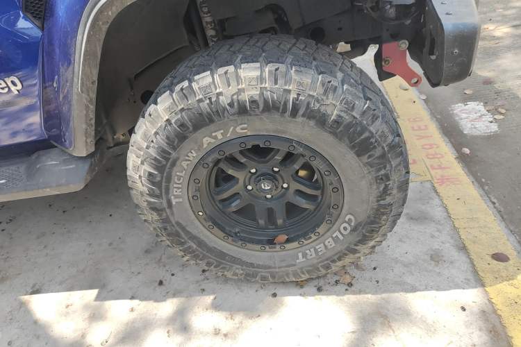 Used Jeep Wrangler 2019 2.0T Sahara Four-Door Version China VI Emission Standard Right Front Wheel Hub