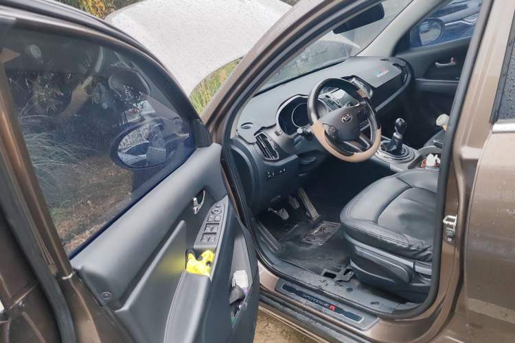 Used Kia Sportage R 2015 2.0L Manual Two-Wheel Drive GLS Trim