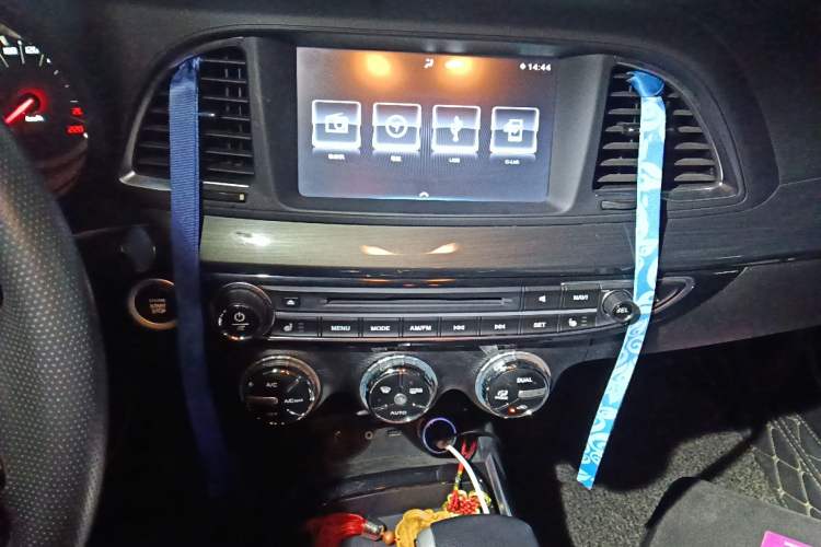 Used GAC Trumpchi GA6 2015 1.8T DCT Luxury Navigation Model Audio And AC Panel