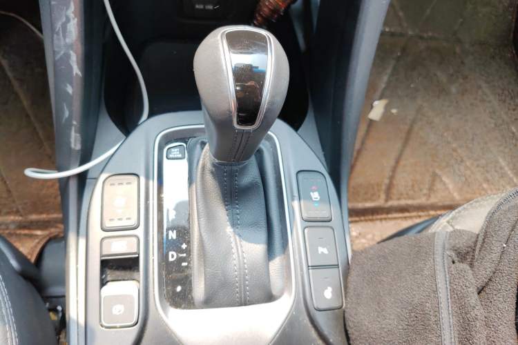 Used Hyundai Santa Fe Classic 2013 3.0L 4x4 Luxury Edition 7 Seats Euro V Gear Lever