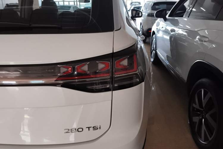 Used Volkswagen Tayron 2023 280TSI Two-Wheel-Drive Luxury Plus Advanced Version Right Rear Taillight