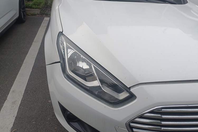 Used Ford Escort 2015 1.5L Manual Comfort Model Right Front Headlight