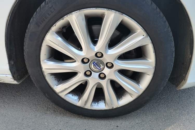 Used Volvo V40 2013 2.0T Zhiya Edition Right Front Wheel Hub