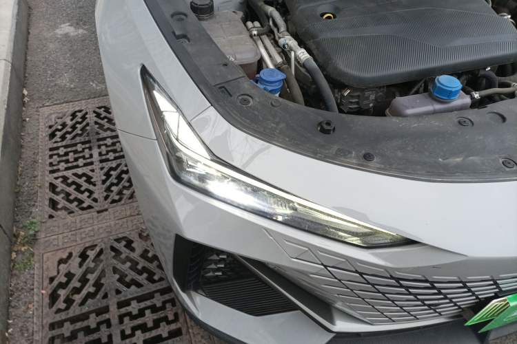 Used CHANGAN UNI-V iDD 2023 ZhiDian iDD 1.5T 113km ZhiKu Model Right Front Headlight