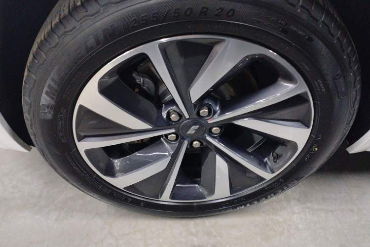 Used Li Auto ONE 2021 Extended-Range 6-Seater Version Left Front Wheel Hub