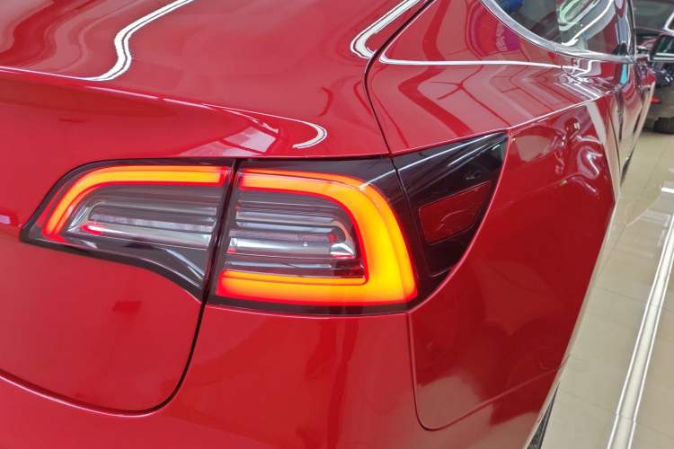 Used Tesla Model 3 2019 Long-Range Rear-Wheel-Drive Version