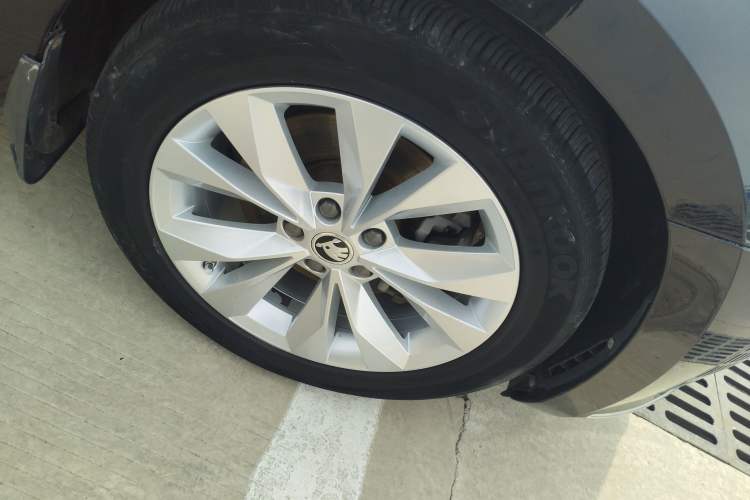 Used Skoda Superb 2018 TSI330 DSG Comfort Edition China V Standard Right Front Wheel Hub