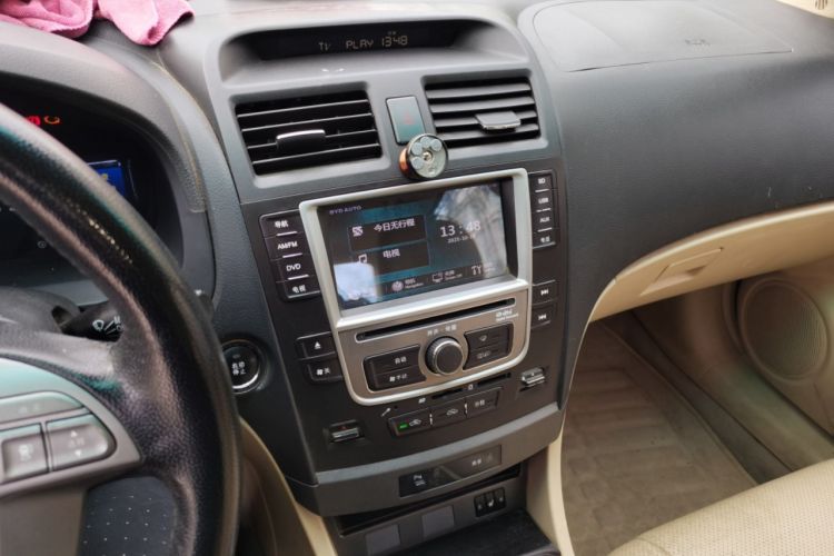 Used BYD G6 2013 2.0L Manual Luxury Version