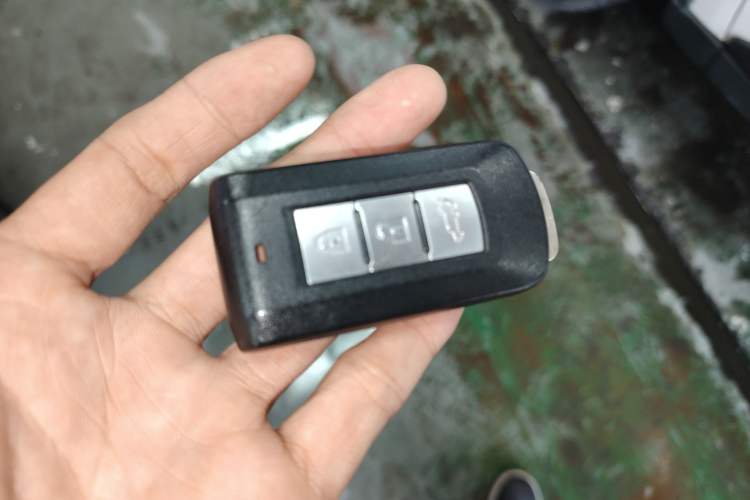 Used Mitsubishi Outlander 2016 2.4L 4x4 Luxury Edition 7-Seater