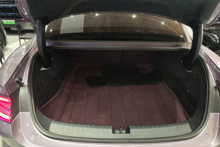 Used Xiaomi Auto SU7 2024 Four-Wheel Drive Ultra-Long Range Advanced Intelligent Driving Max Edition Trunk