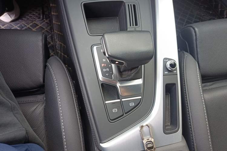 Used Audi A4L 2022 40 TFSI Luxury Dynamic Model
