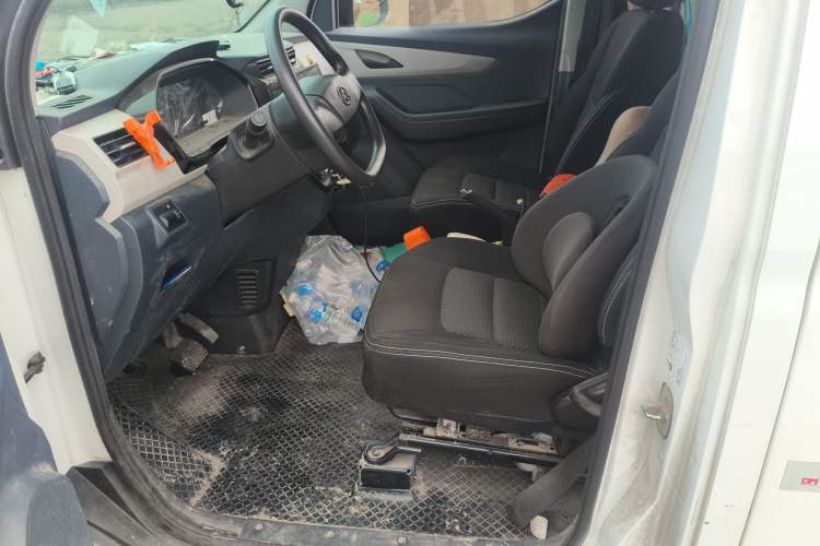 Used SAIC MAXUS EV30 2023 Pure-Electric Smart Logistics Expert Short Wheelbase CATL