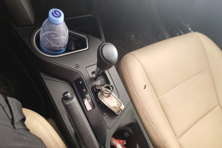 Used Toyota RAV4 2019 2.0L CVT Two-Wheel Drive Fashion X Limited Edition China VI Standard
